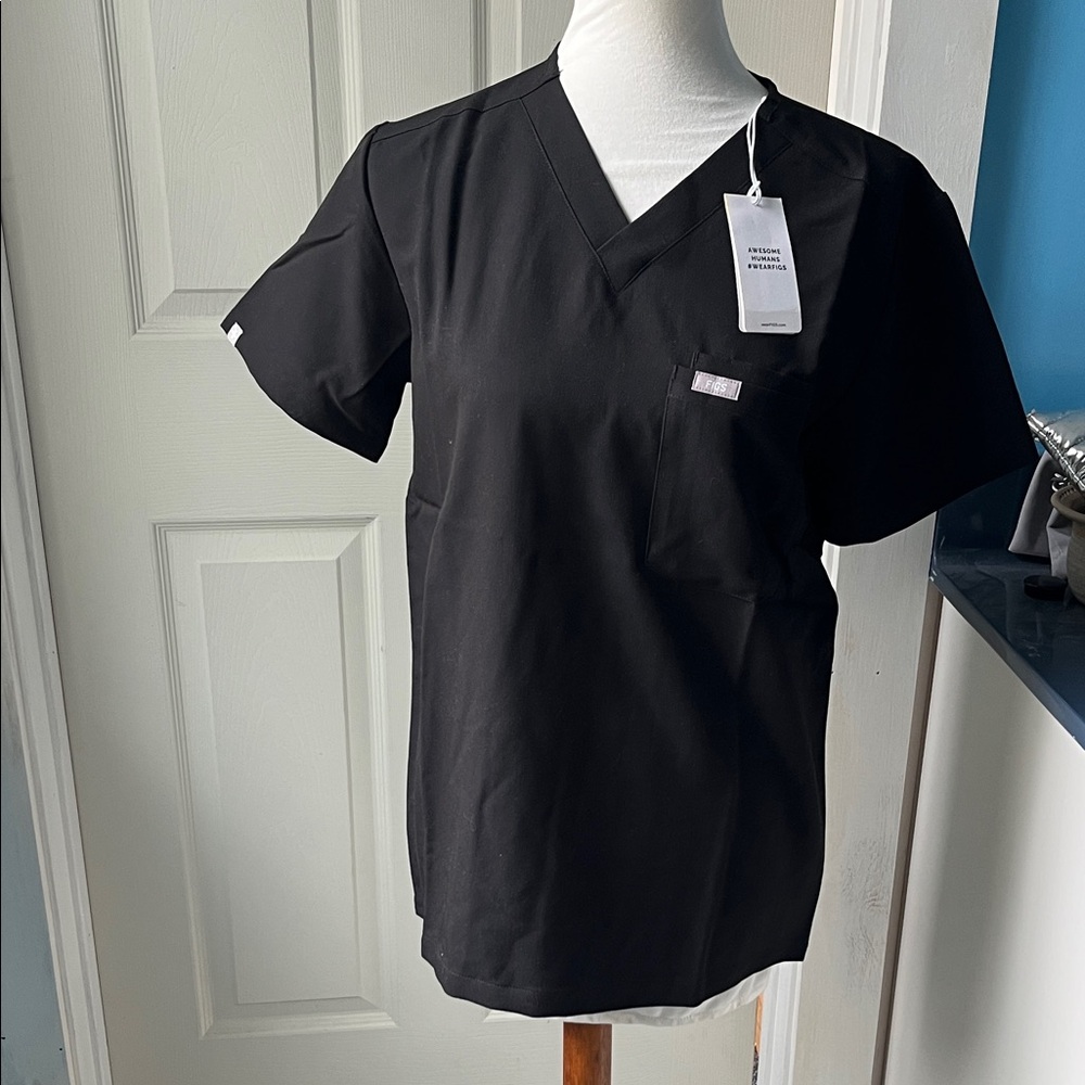Figs Black Two-Pocket Scrub Top